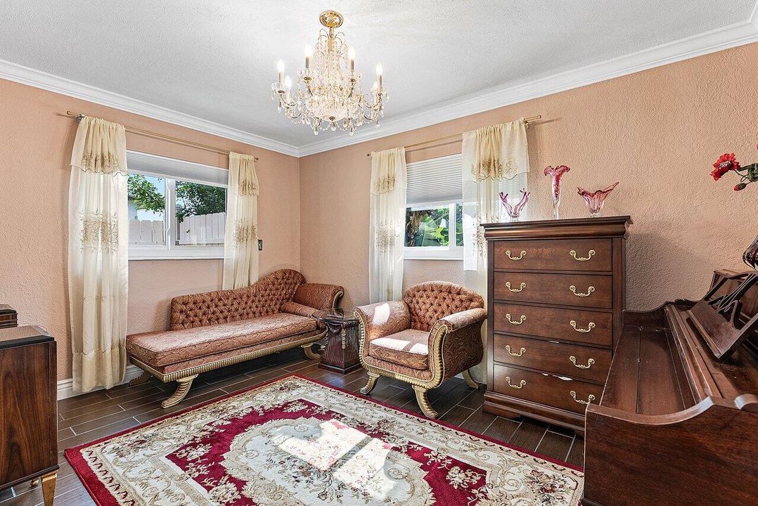 En Venta: $499,000 (4 camas, 2 baños, 1677 Pies cuadrados)