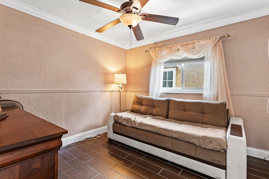 En Venta: $499,000 (4 camas, 2 baños, 1677 Pies cuadrados)