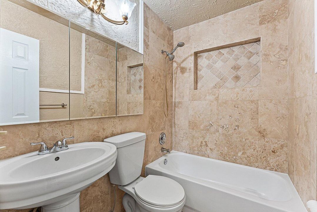 En Venta: $499,000 (4 camas, 2 baños, 1677 Pies cuadrados)