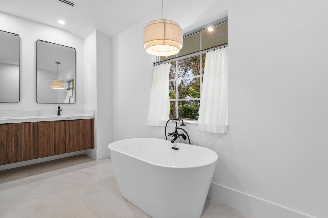 For Rent: $16,000 (4 beds, 3 baths, 2145 Square Feet)