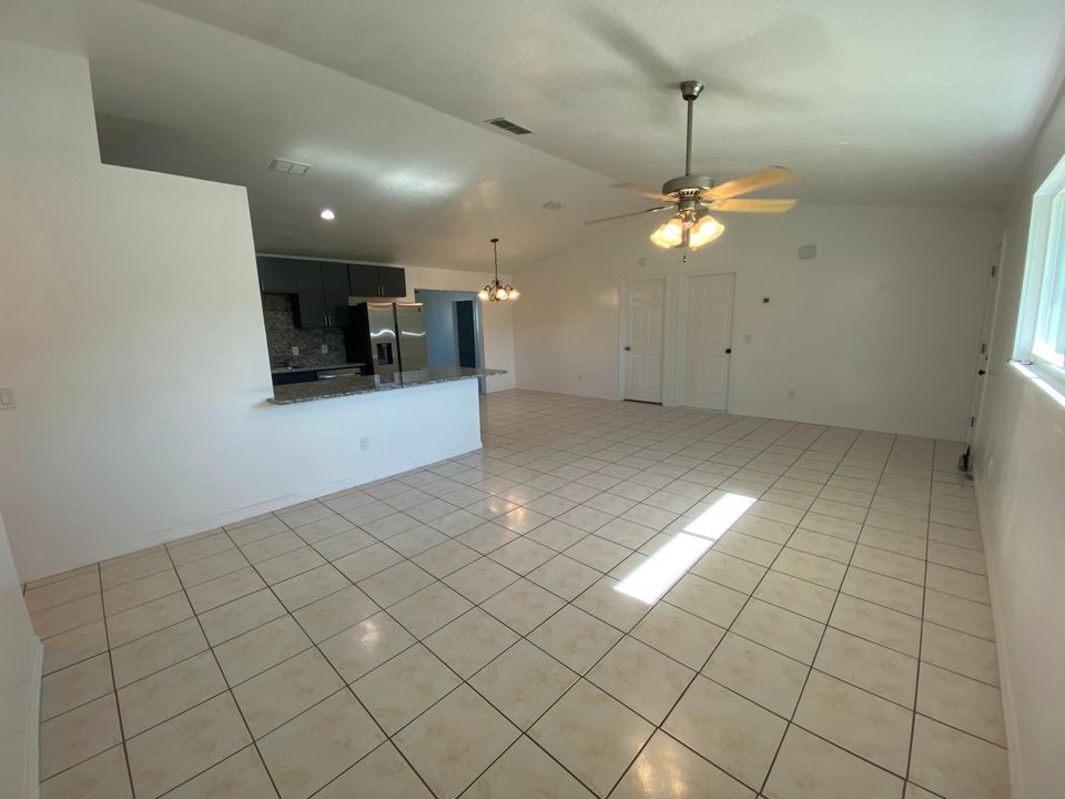 For Rent: $2,800 (4 beds, 2 baths, 1728 Square Feet)