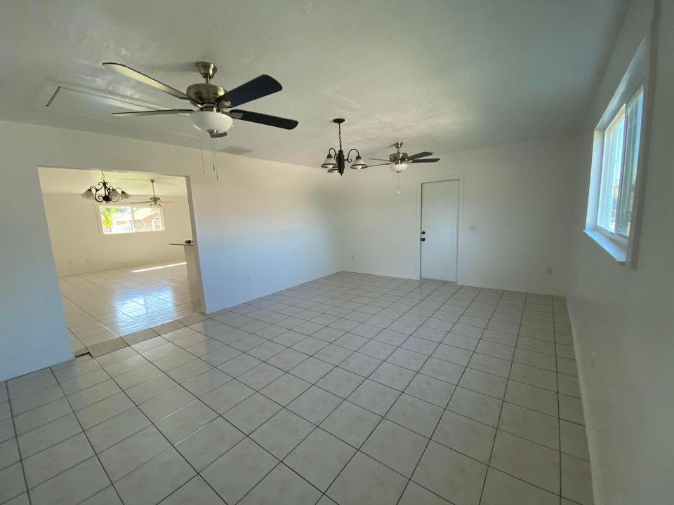 For Rent: $2,800 (4 beds, 2 baths, 1728 Square Feet)