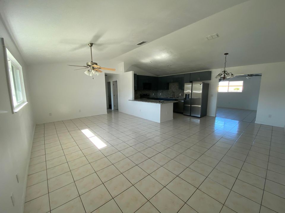 For Rent: $2,800 (4 beds, 2 baths, 1728 Square Feet)