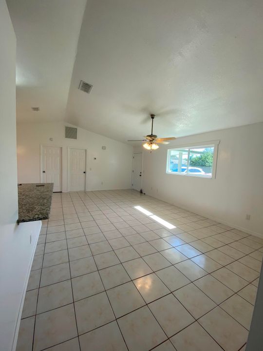 For Rent: $2,800 (4 beds, 2 baths, 1728 Square Feet)