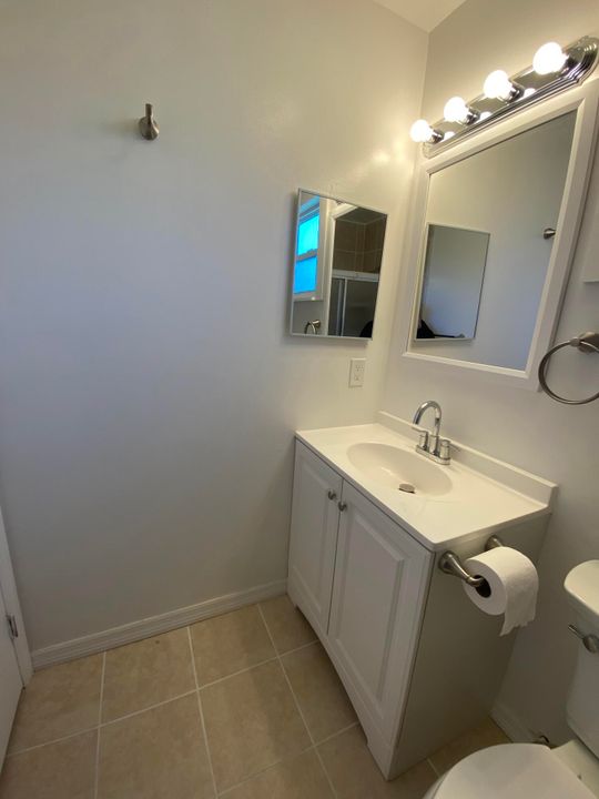 For Rent: $2,800 (4 beds, 2 baths, 1728 Square Feet)