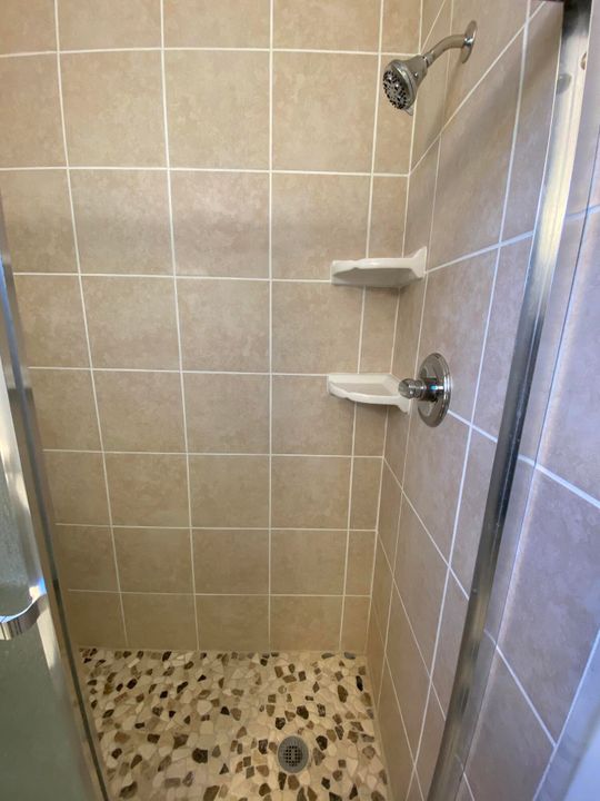 For Rent: $2,800 (4 beds, 2 baths, 1728 Square Feet)