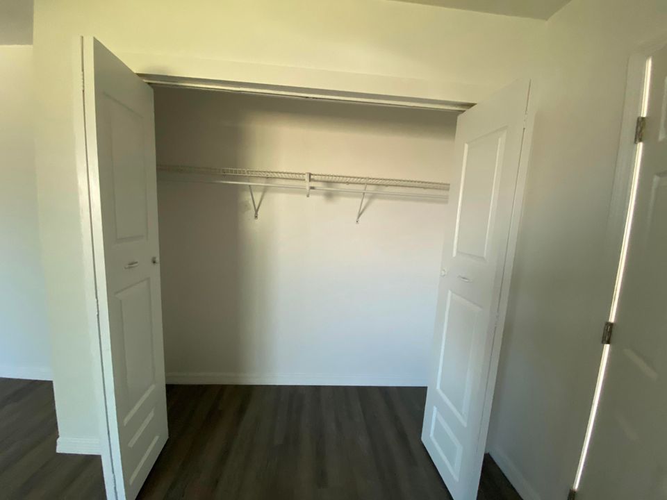 For Rent: $2,800 (4 beds, 2 baths, 1728 Square Feet)