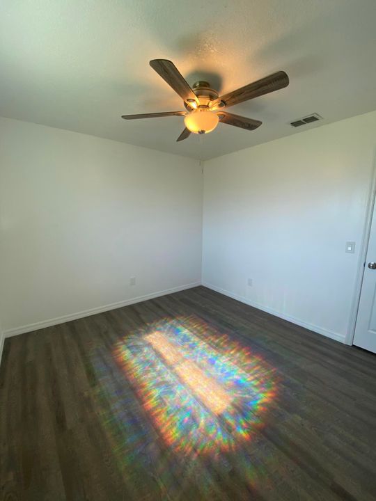 For Rent: $2,800 (4 beds, 2 baths, 1728 Square Feet)