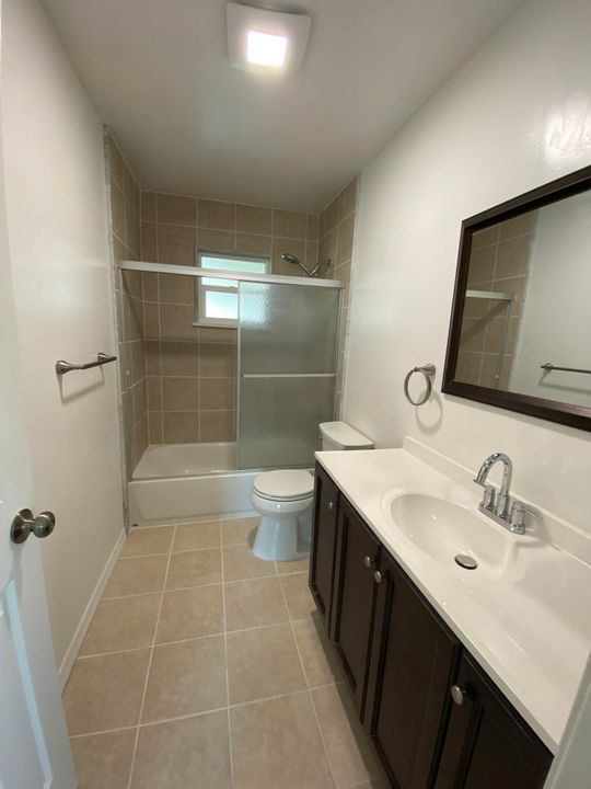 For Rent: $2,800 (4 beds, 2 baths, 1728 Square Feet)