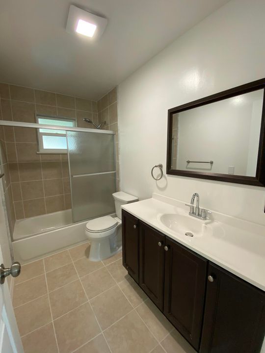 For Rent: $2,800 (4 beds, 2 baths, 1728 Square Feet)