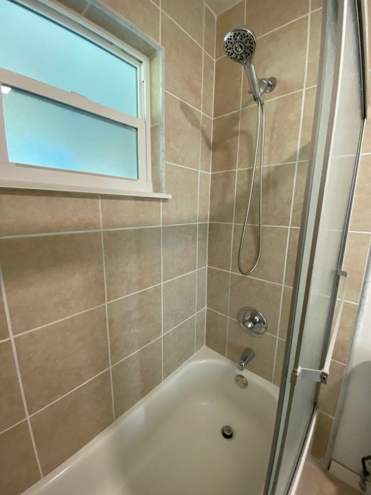 For Rent: $2,800 (4 beds, 2 baths, 1728 Square Feet)