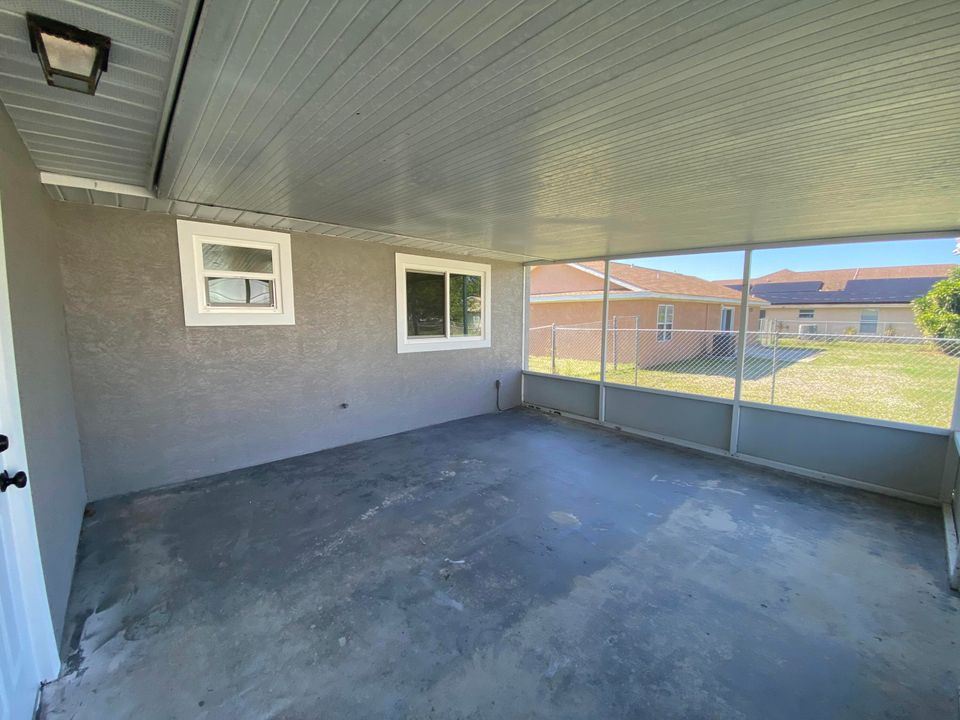 For Rent: $2,800 (4 beds, 2 baths, 1728 Square Feet)