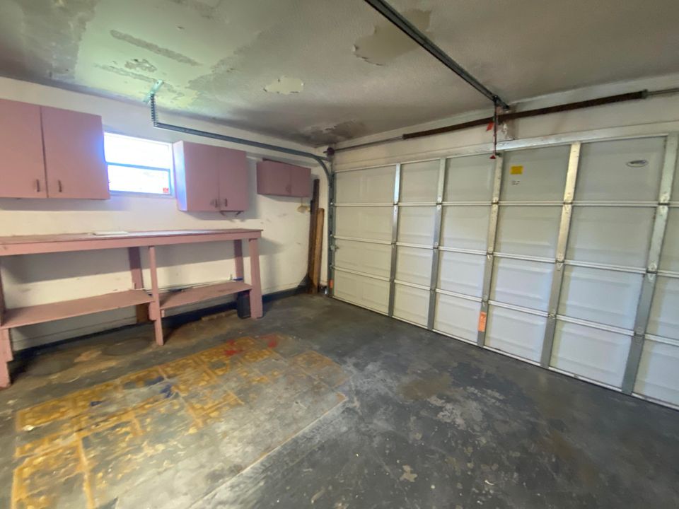 For Rent: $2,800 (4 beds, 2 baths, 1728 Square Feet)