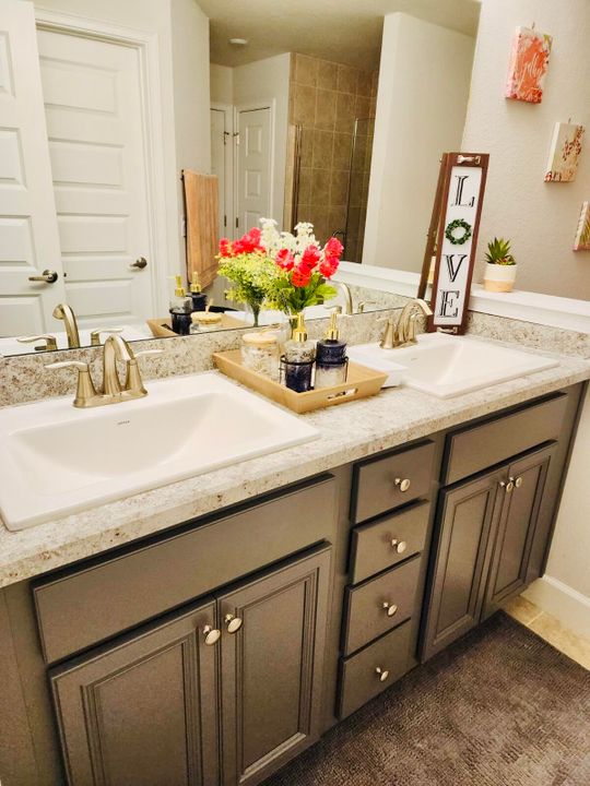 出租: $2,100 (3 贝兹, 2 浴室, 1975 平方英尺)