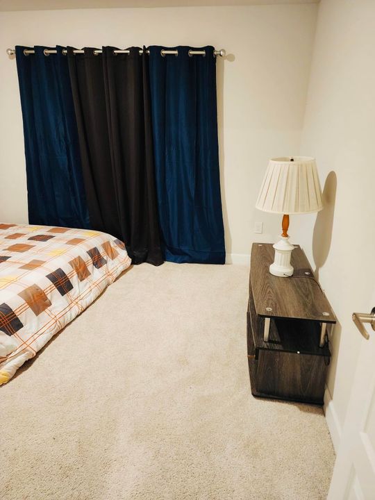 出租: $2,100 (3 贝兹, 2 浴室, 1975 平方英尺)