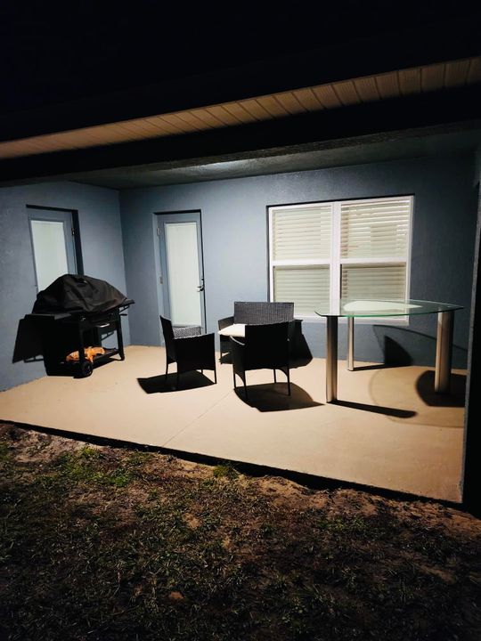 出租: $2,100 (3 贝兹, 2 浴室, 1975 平方英尺)