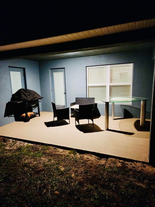 出租: $2,100 (3 贝兹, 2 浴室, 1975 平方英尺)