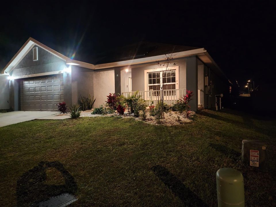 出租: $2,100 (3 贝兹, 2 浴室, 1975 平方英尺)