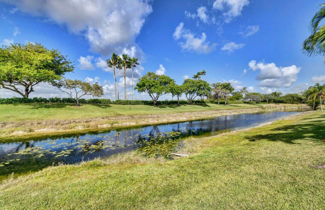 合同活跃: $5,500 (4 贝兹, 2 浴室, 2079 平方英尺)