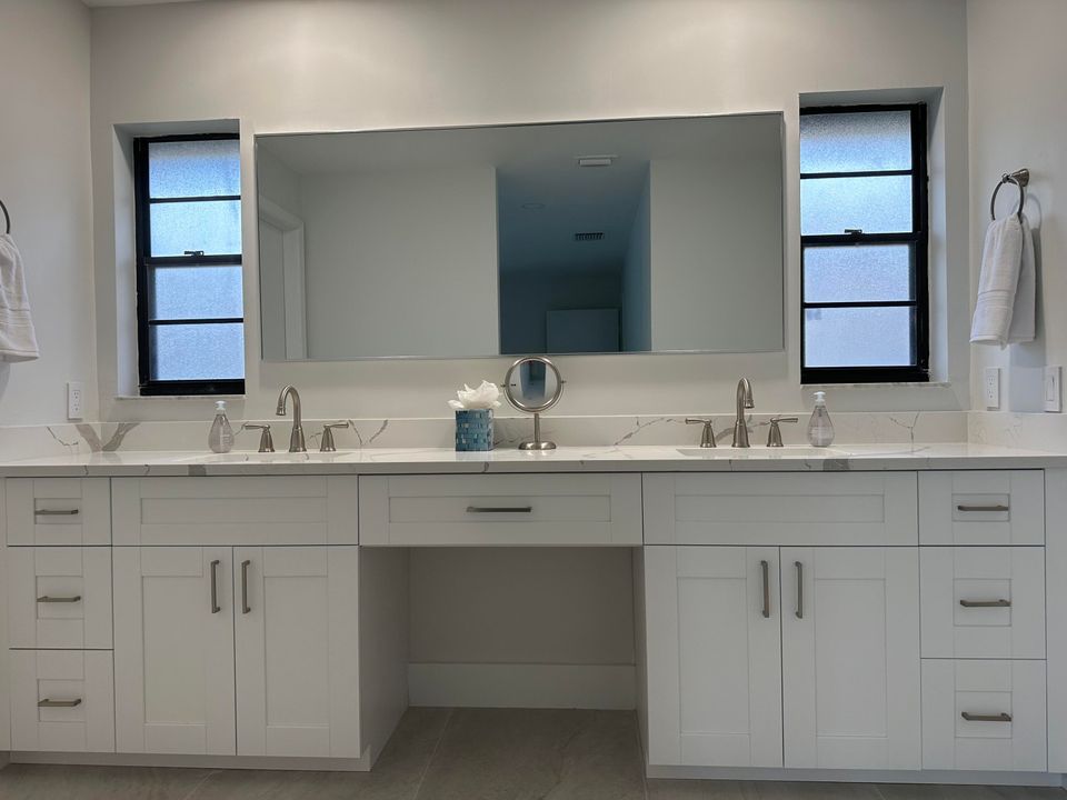 合同活跃: $5,500 (4 贝兹, 2 浴室, 2079 平方英尺)