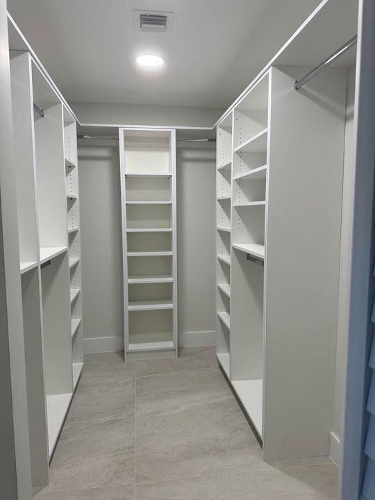 合同活跃: $5,500 (4 贝兹, 2 浴室, 2079 平方英尺)