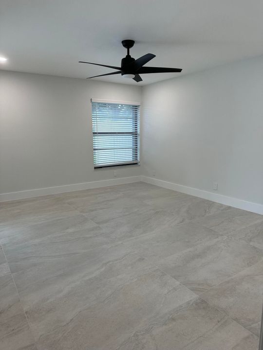 合同活跃: $5,500 (4 贝兹, 2 浴室, 2079 平方英尺)