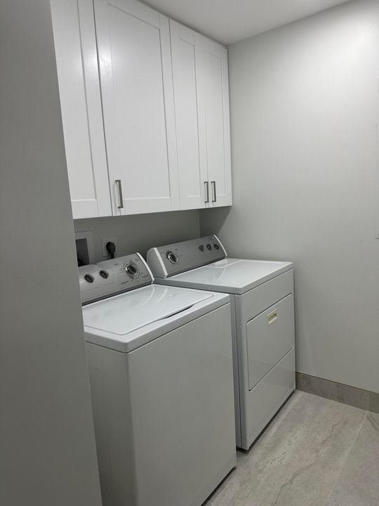 合同活跃: $5,500 (4 贝兹, 2 浴室, 2079 平方英尺)