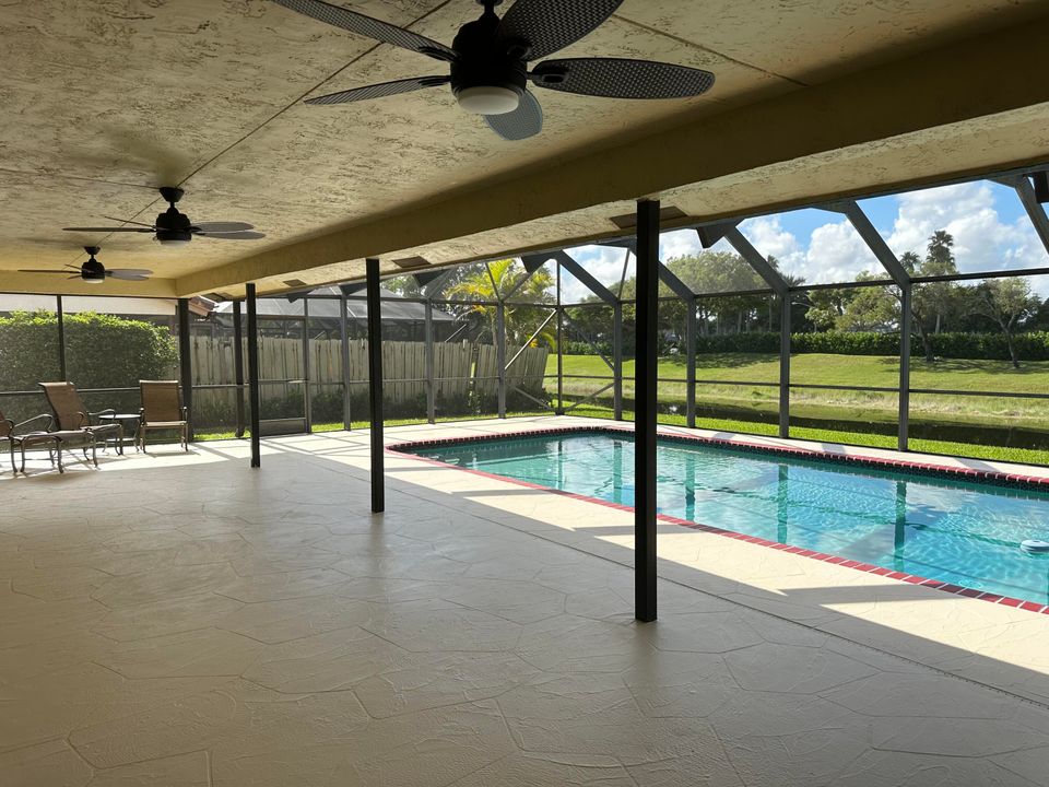 合同活跃: $5,500 (4 贝兹, 2 浴室, 2079 平方英尺)