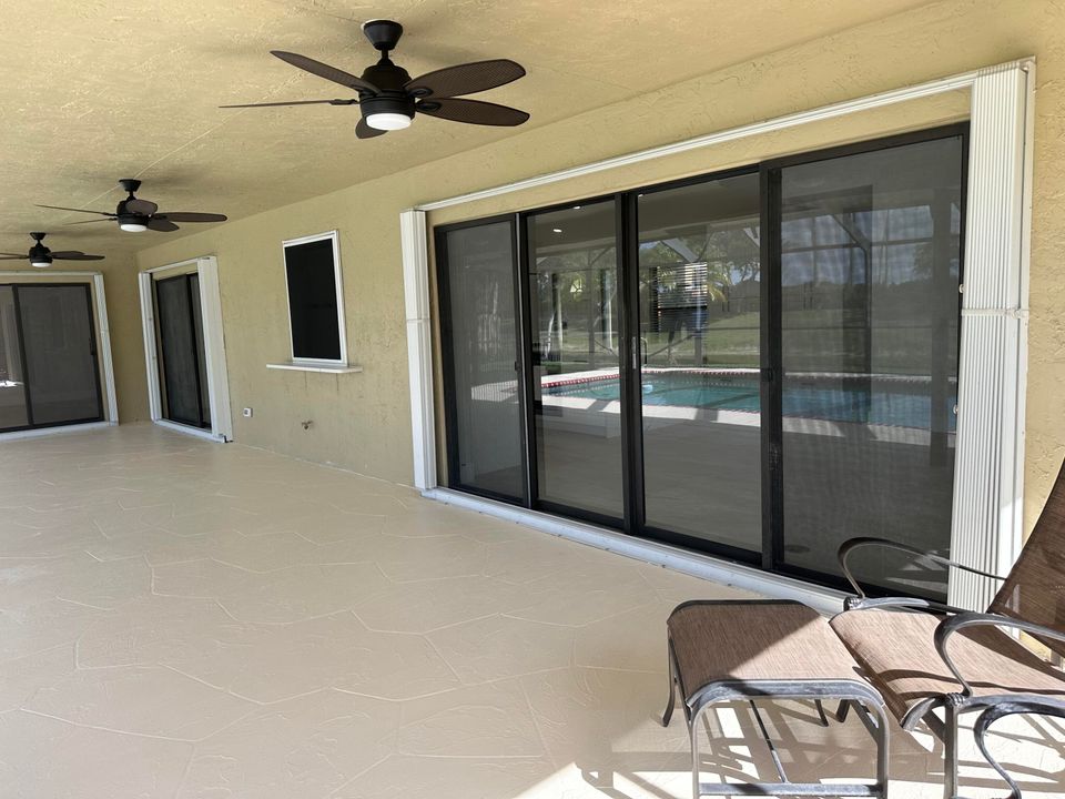 合同活跃: $5,500 (4 贝兹, 2 浴室, 2079 平方英尺)