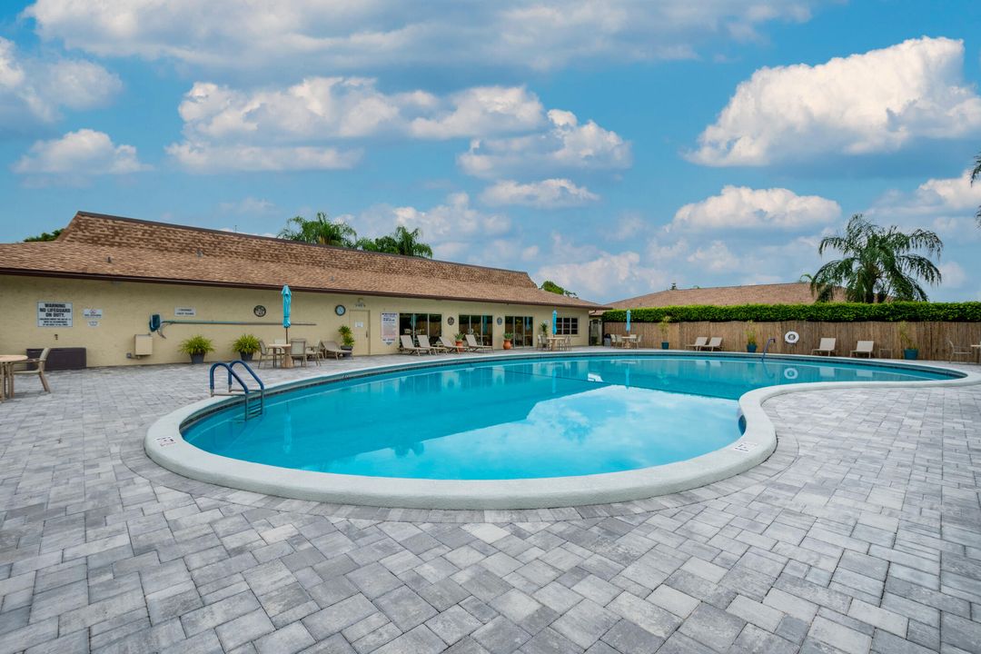 待售: $153,500 (1 贝兹, 2 浴室, 1092 平方英尺)