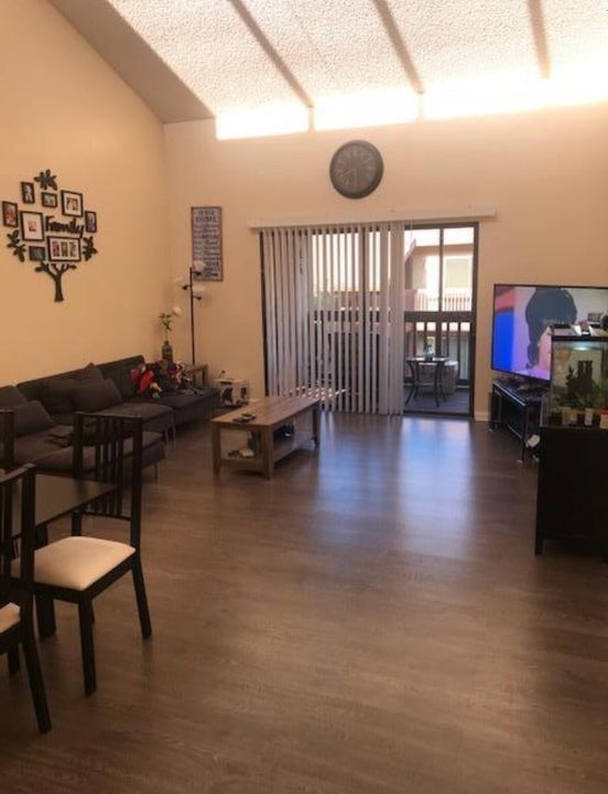 For Rent: $2,050 (2 beds, 2 baths, 1165 Square Feet)