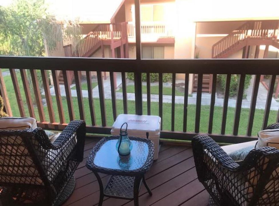 For Rent: $2,050 (2 beds, 2 baths, 1165 Square Feet)