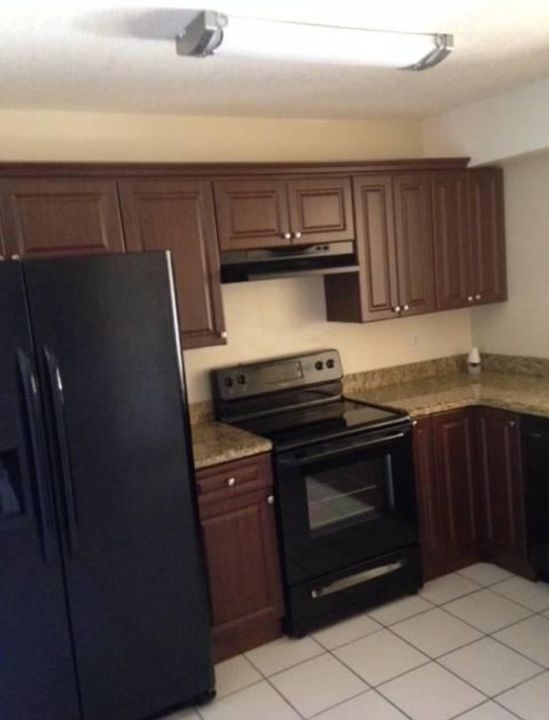 For Rent: $2,050 (2 beds, 2 baths, 1165 Square Feet)