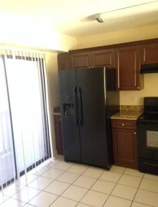 For Rent: $2,050 (2 beds, 2 baths, 1165 Square Feet)