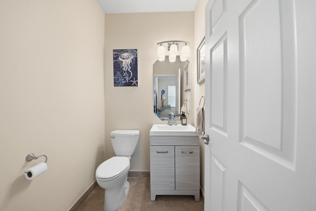 Activo con contrato: $525,000 (3 camas, 2 baños, 2215 Pies cuadrados)