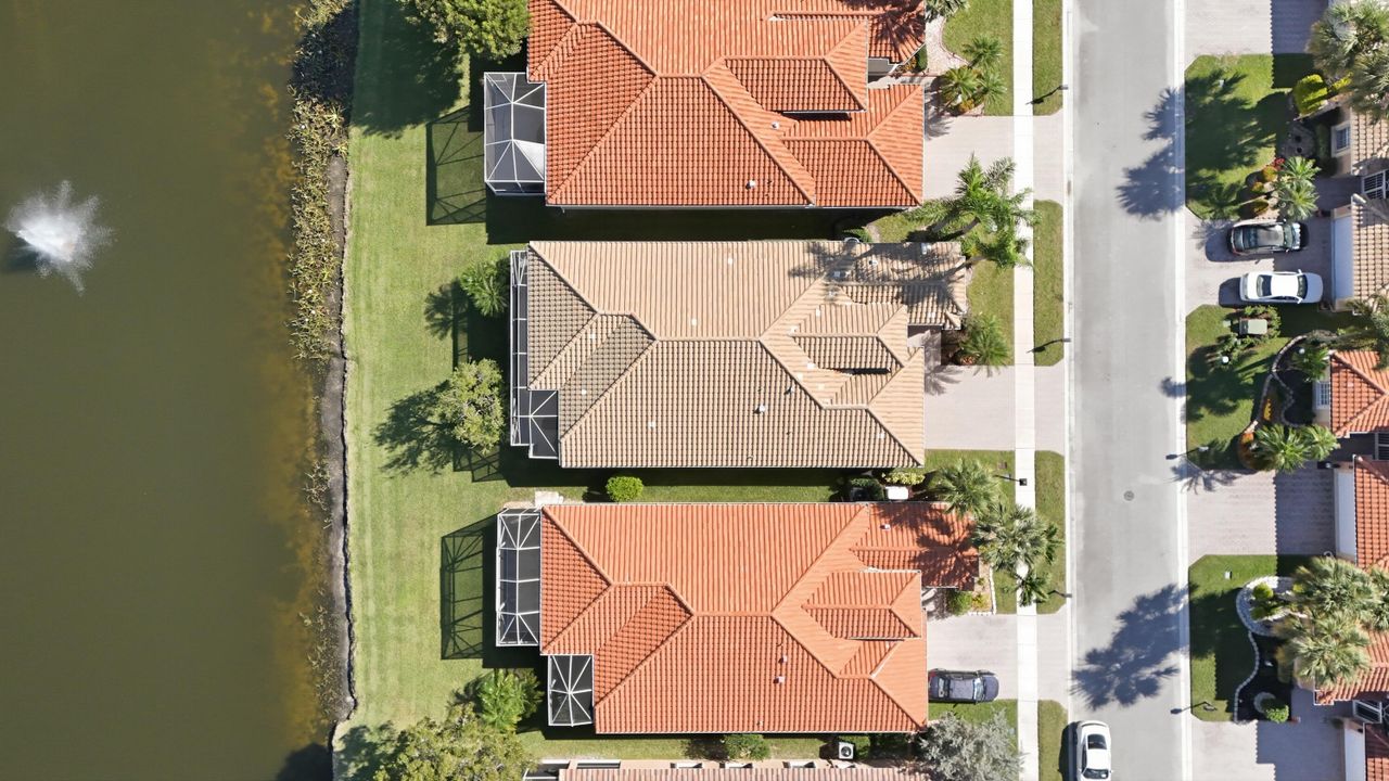 Activo con contrato: $525,000 (3 camas, 2 baños, 2215 Pies cuadrados)