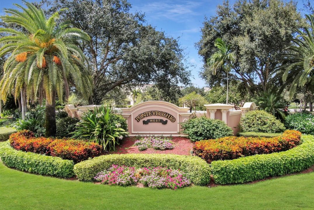 Activo con contrato: $525,000 (3 camas, 2 baños, 2215 Pies cuadrados)