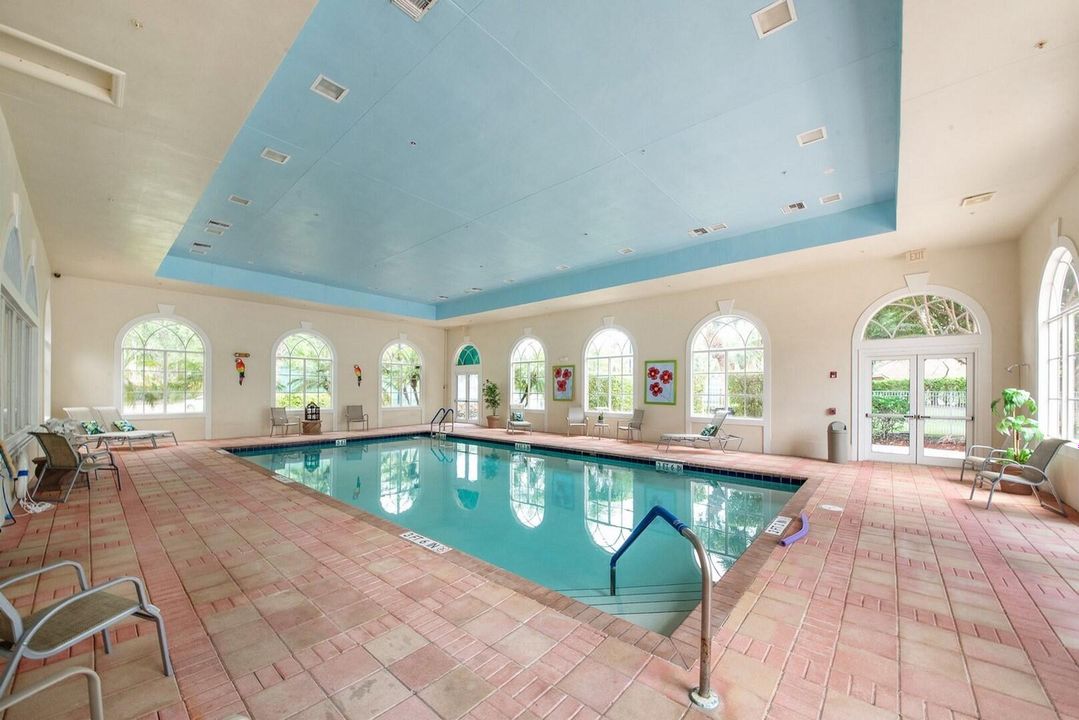 Activo con contrato: $525,000 (3 camas, 2 baños, 2215 Pies cuadrados)