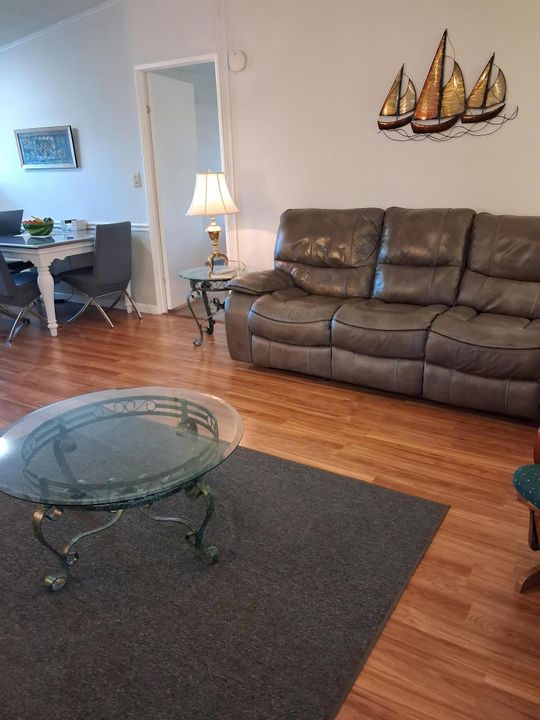 На продажу: $185,000 (2 спален, 2 ванн, 1040 Квадратных фут)