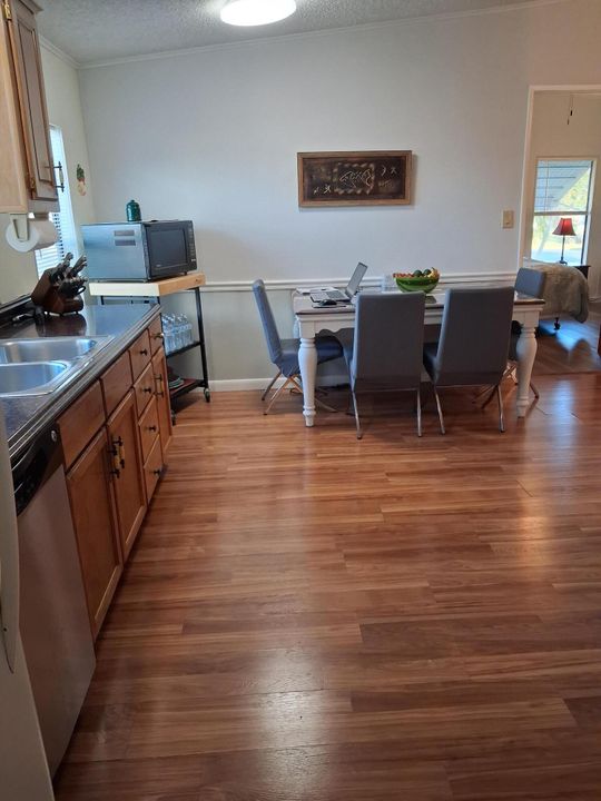 На продажу: $185,000 (2 спален, 2 ванн, 1040 Квадратных фут)