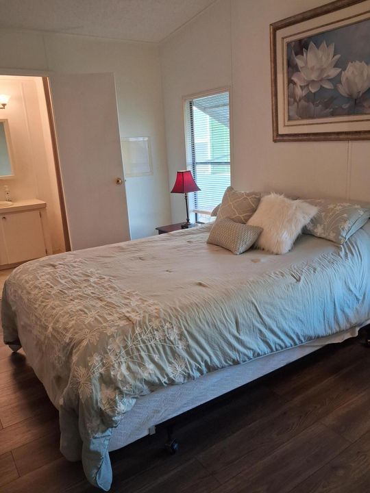 На продажу: $185,000 (2 спален, 2 ванн, 1040 Квадратных фут)