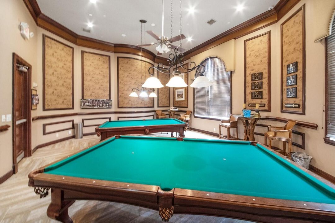 Activo con contrato: $525,000 (3 camas, 2 baños, 2215 Pies cuadrados)