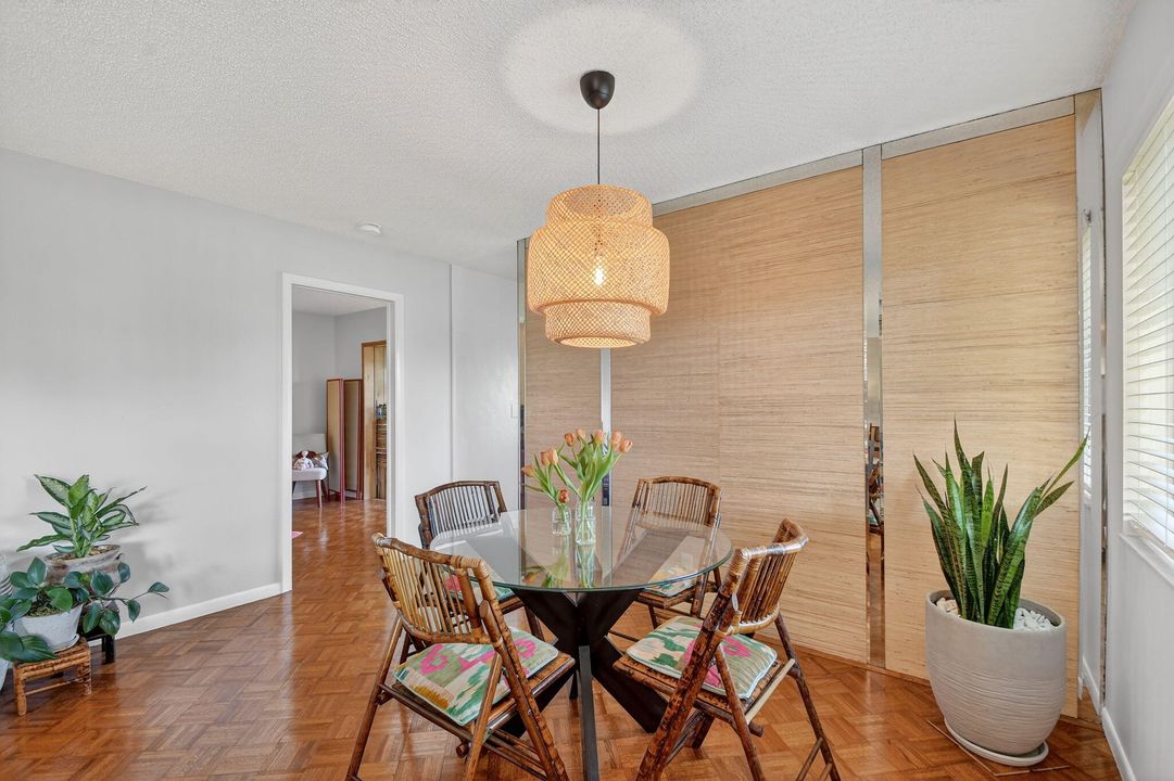 For Sale: $258,000 (2 beds, 2 baths, 1114 Square Feet)