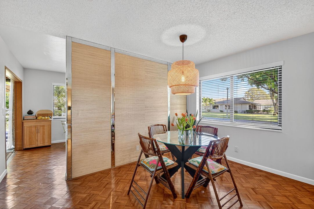 For Sale: $258,000 (2 beds, 2 baths, 1114 Square Feet)