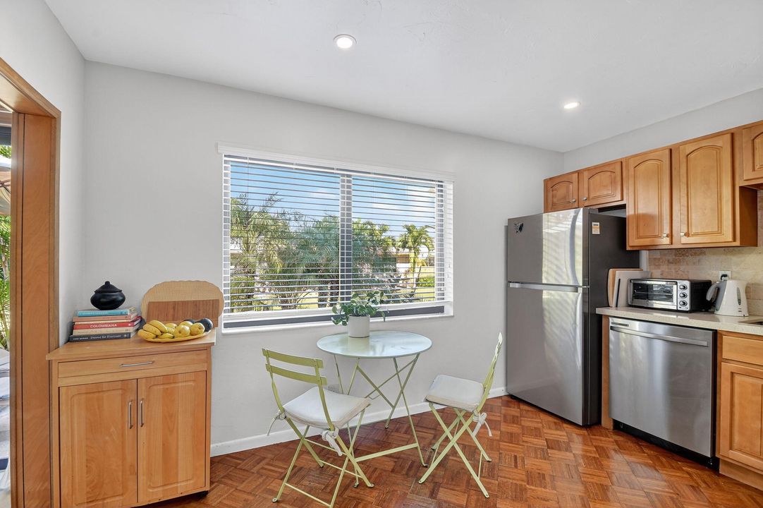 For Sale: $258,000 (2 beds, 2 baths, 1114 Square Feet)