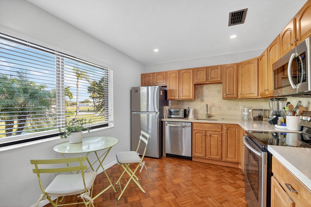 For Sale: $258,000 (2 beds, 2 baths, 1114 Square Feet)