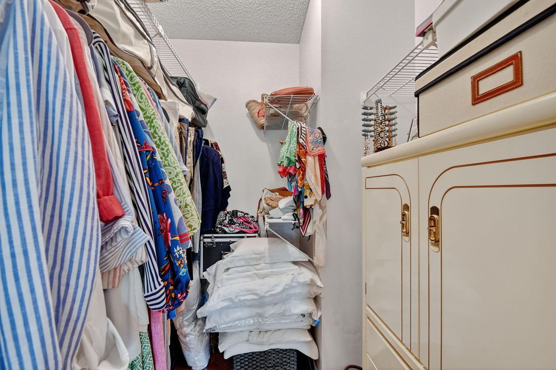 For Sale: $258,000 (2 beds, 2 baths, 1114 Square Feet)