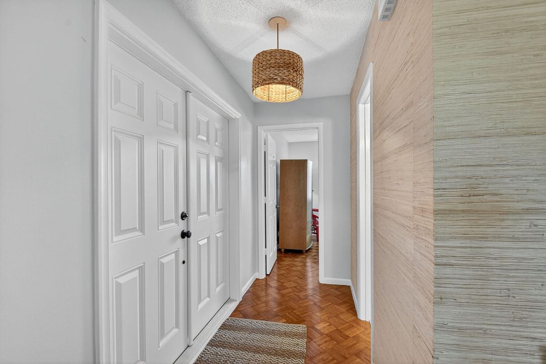 For Sale: $258,000 (2 beds, 2 baths, 1114 Square Feet)