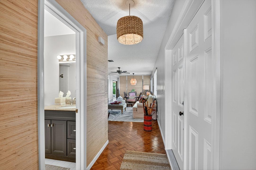 For Sale: $258,000 (2 beds, 2 baths, 1114 Square Feet)