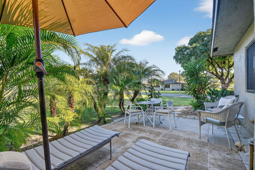 For Sale: $258,000 (2 beds, 2 baths, 1114 Square Feet)